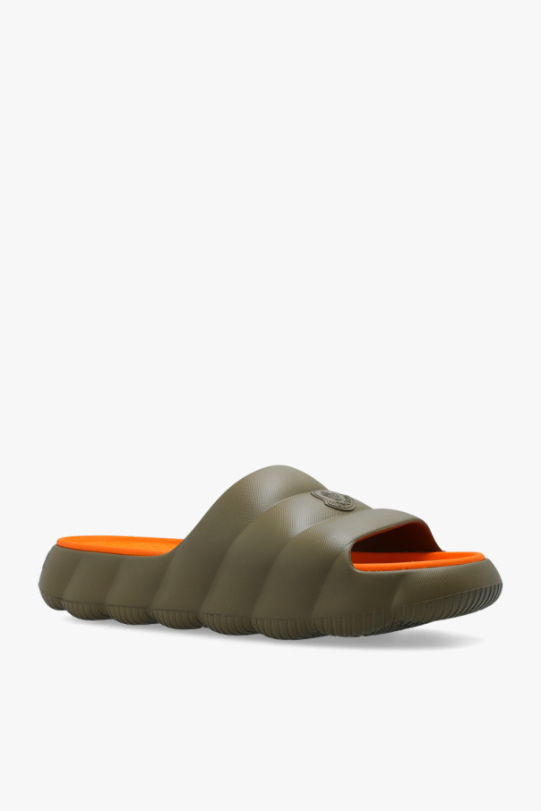 【送料&関税込】Moncler Slide mon Moncler Lilo embossed-logo Slides | Green | FARFETCH